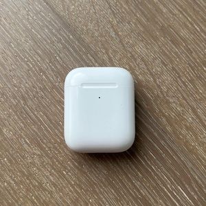 Apple AirPods 2nd Generation with Charging Case - Used